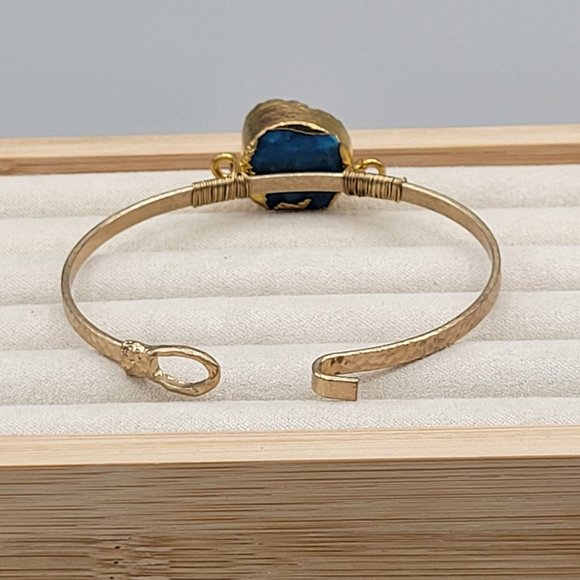 Blue Green Quartz Geode Bangle Bracelet Textured Gold Tone Band Hook Close Sz 6 - Picture 6 of 7